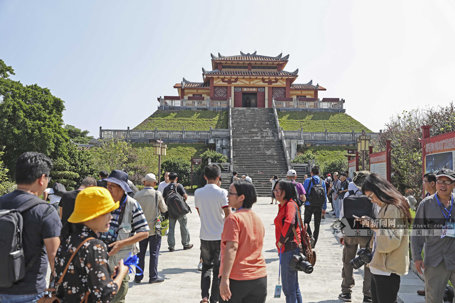 10月5日焦点图:广西钦州至防城港高速出现严重拥堵 10月5日焦点图:广西钦州至防城港高速出现严重拥堵