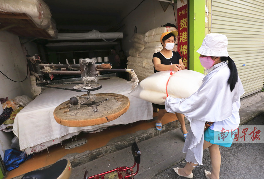 10月5日焦点图:广西钦州至防城港高速出现严重拥堵 10月5日焦点图:广西钦州至防城港高速出现严重拥堵