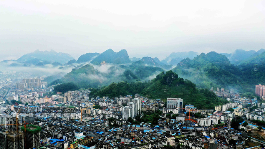 广西巴马县城全景图片