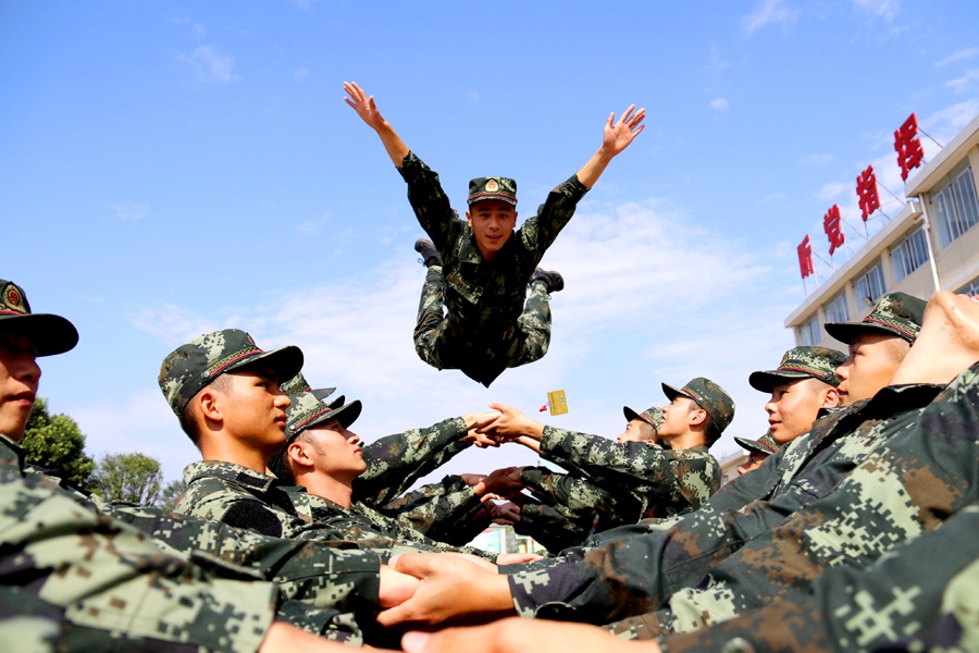 武警桂林支队组织新兵开展心理行为训练(图)