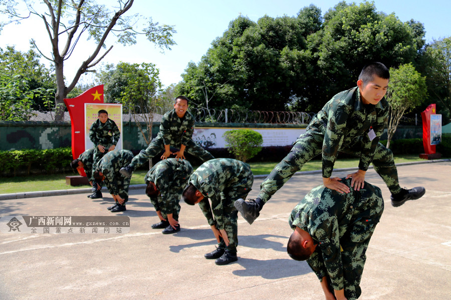 武警桂林支队组织新兵开展心理行为训练(图)-广西新闻图集