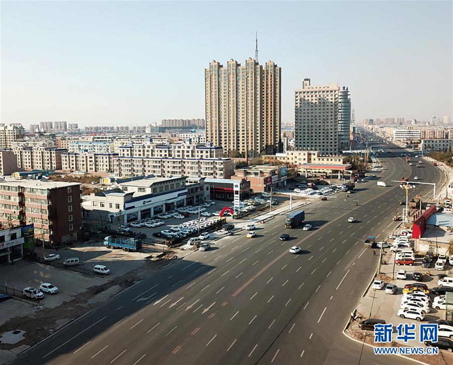 这是2017年10月竣工通车的白城市幸福街城市南出口(2017年10月21日摄)