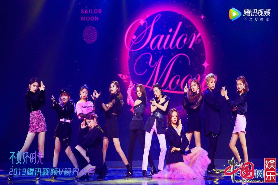 杨幂秀美腿宣传新剧 热巴任《创造101》男团发起人