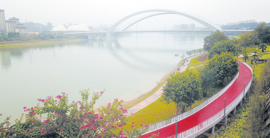 邕江岸边亲水栈道.