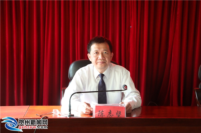 下面,有请市国资委新闻发言人陈志坚同志介绍国有企业发展混合所有制