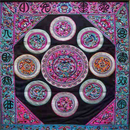 背带盖龙凤送吉祥吉祥如意背带盖,锦绣结合.侗族服饰《幸福嫁妆》