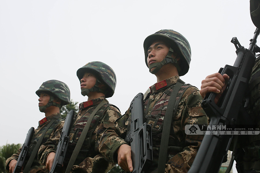 广西北海武警特战队员开展实战演练组图311