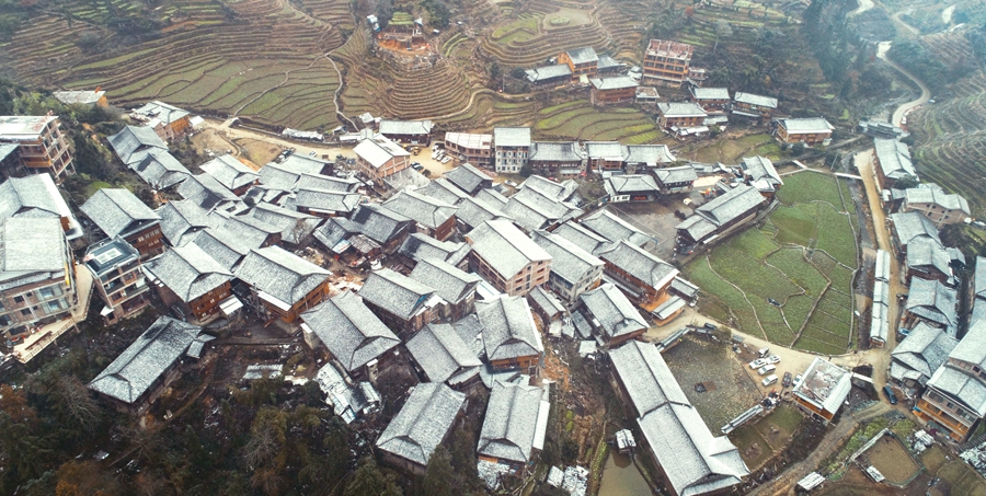广西龙胜：瑞雪扮美民族村寨