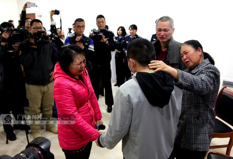 监狱如期举行,服刑人员小骆一声略显生涩的叫声,让不远千里从广西河池
