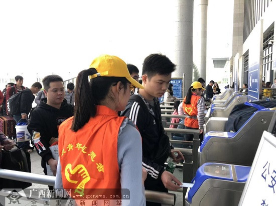 玉林:火车站可直接刷身份证进出站-广西新闻网