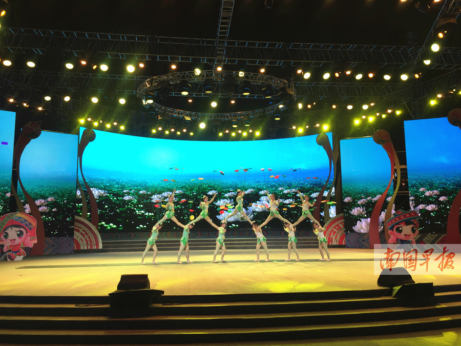 一场别开生面的"魔幻之夜"大型魔术专场演出在南宁民歌湖大舞台震撼