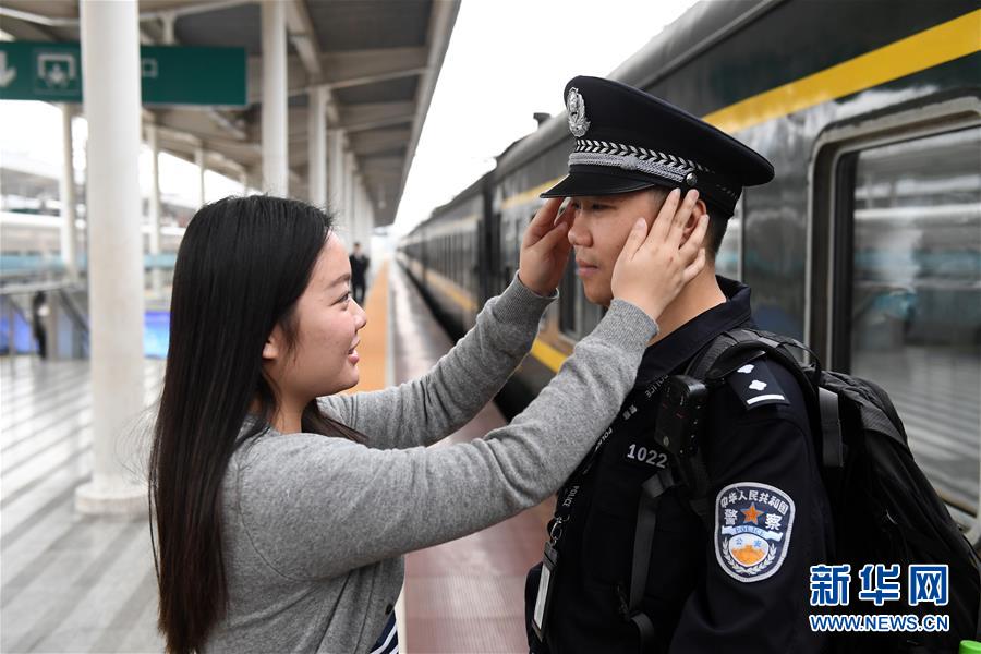 新婚夫妻的除夕离别