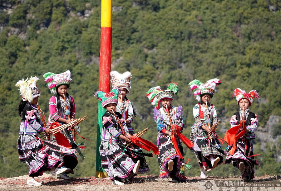 隆林:苗族跳坡节 欢乐闹新春 (9/11)