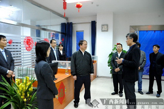 梧州市委书记全桂寿,梧州市委常委,常务副市长吴浩岭等党政领导分别