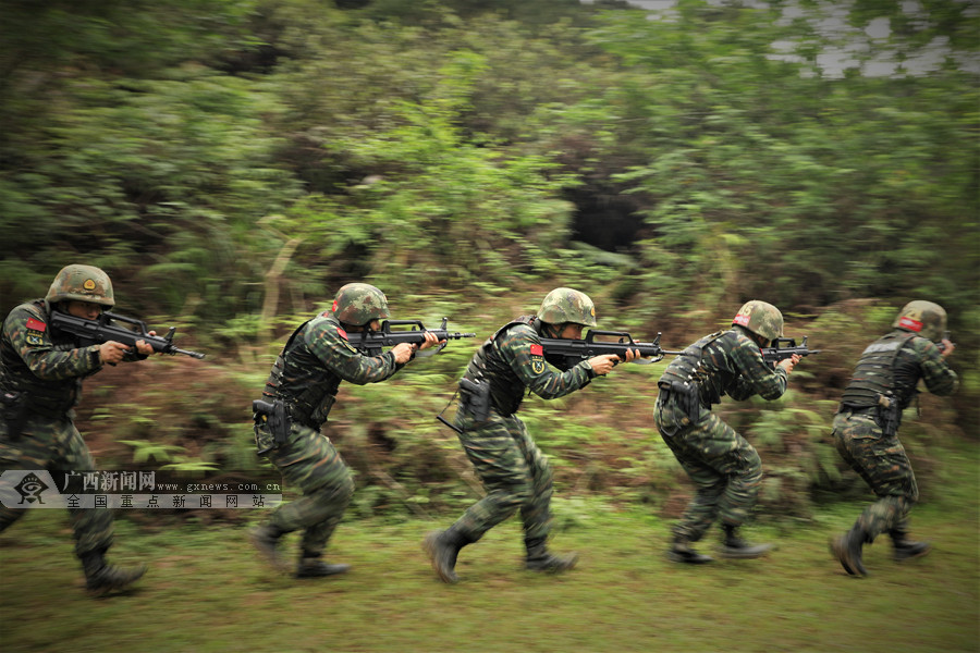 深圳特警雷霆突击队图片