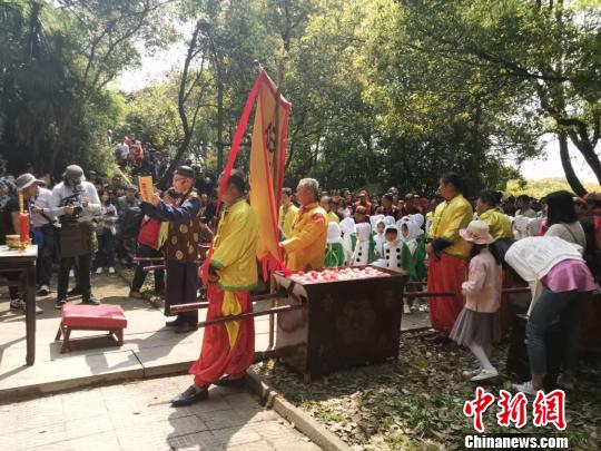 传统民俗蚕花节浙江南浔开幕 万人空巷共织丝梦之路