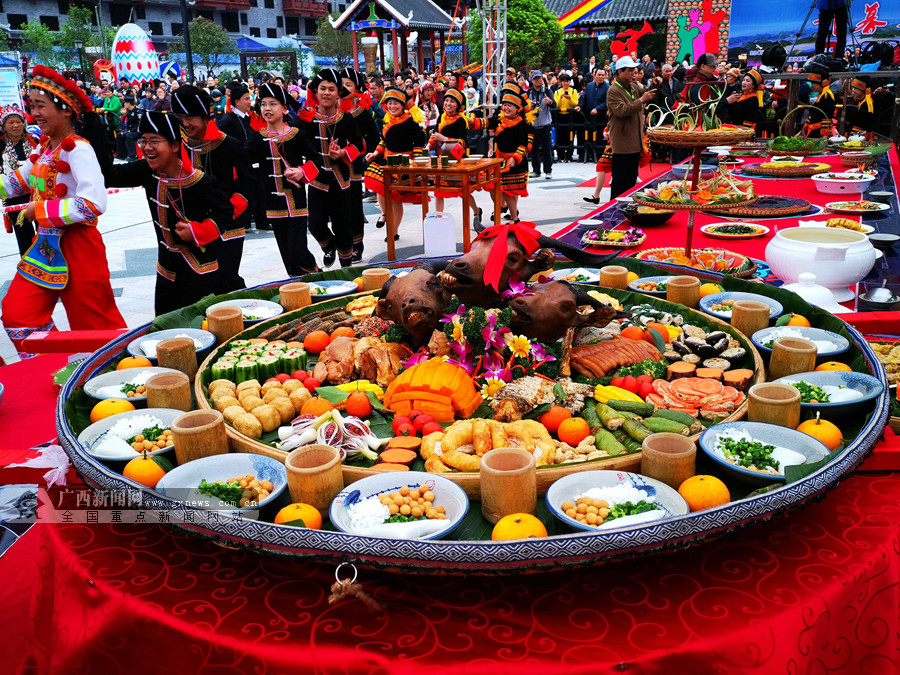 高清:色香味俱全 "壮瑶大席"精彩亮相(8/13)