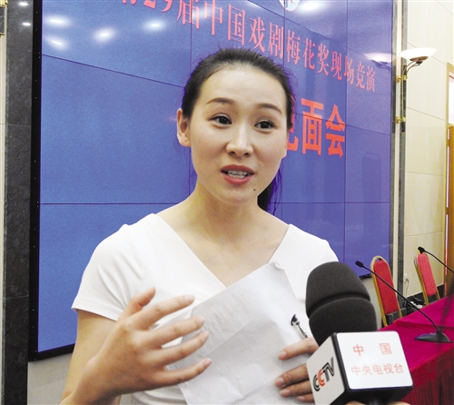 参评演员张培培同名电视剧曾在全国引起较大反响现代豫剧《戈壁母亲》