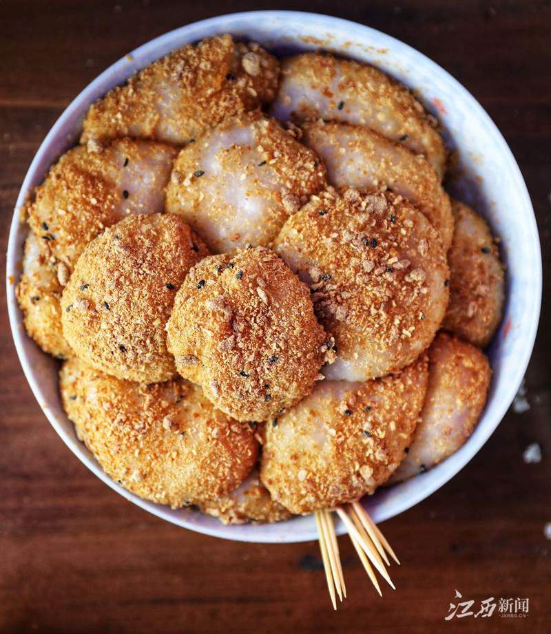 制作好的糍粑.摄影丨江西日报记者徐铮