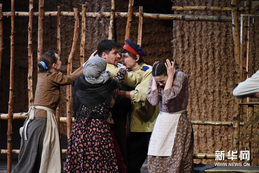 话剧《静静的顿河》在哈尔滨上演