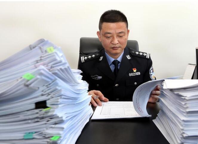 导航               从警25年的张琛是上海市公安局刑侦总队三支队