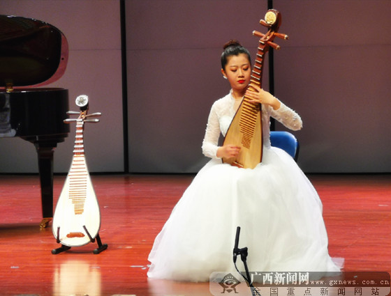 广西民大学子献礼青春 举办琵琶毕业音乐会