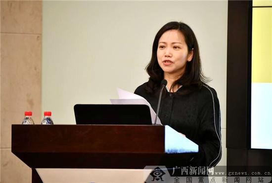 华龙网集团党委书记,董事长李春燕介绍此次活动. 周涛 摄