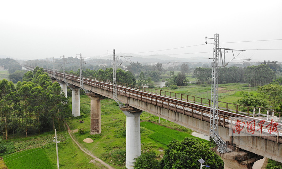 6月1日焦点图:广西沿海铁路全面实现电气化运营 (1/17)