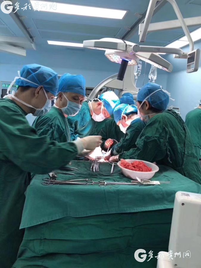 "换血"18000毫升 "准妈妈"手术室里度过惊险8小时 (2)