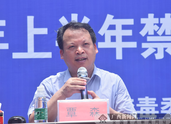 上思进村开禁毒新闻发布会 县长答农村党员提问