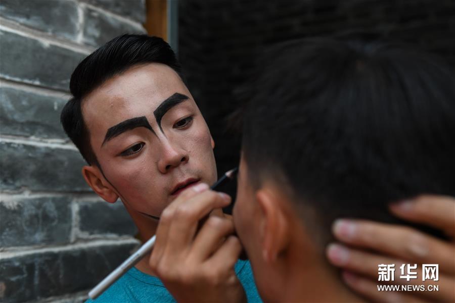 蒙古国演员为中国观众展现马术实景剧