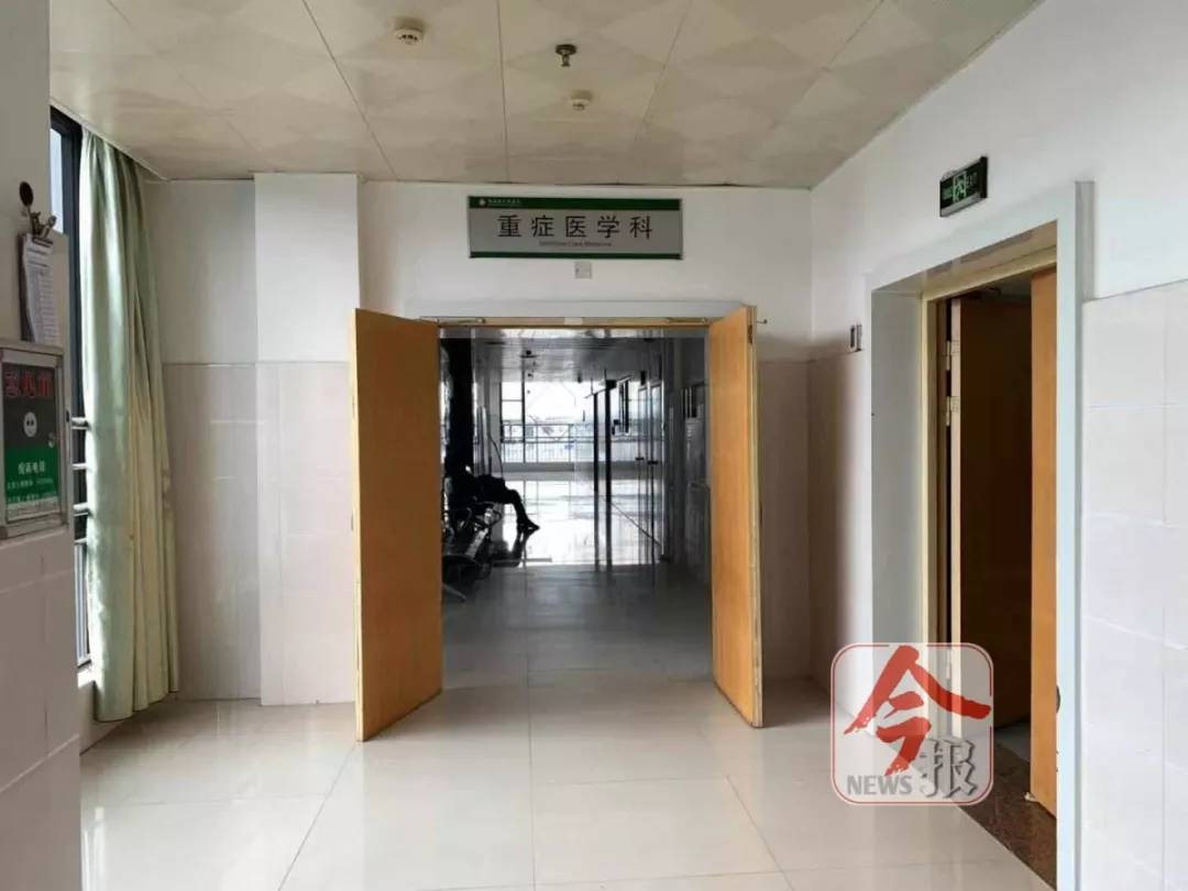 记者在融安县人民医院了解到,覃女士孙女和外孙都是全身多处刀伤.