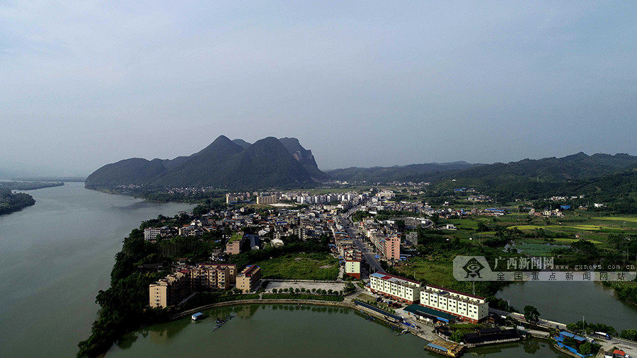 图为8月8日,航拍的珠江上游融江广西柳州市融安县浮石镇段美景.