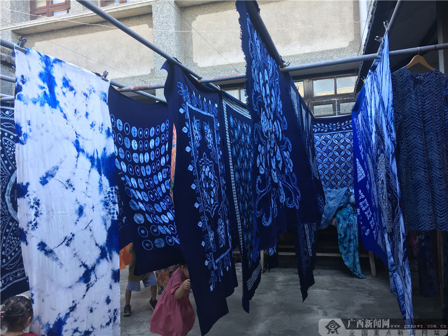 扎染. 广西新闻网记者 陶昌顺 摄