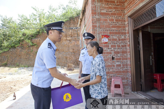 记防城港边境管理支队江山边境派出所民警黄雄晓