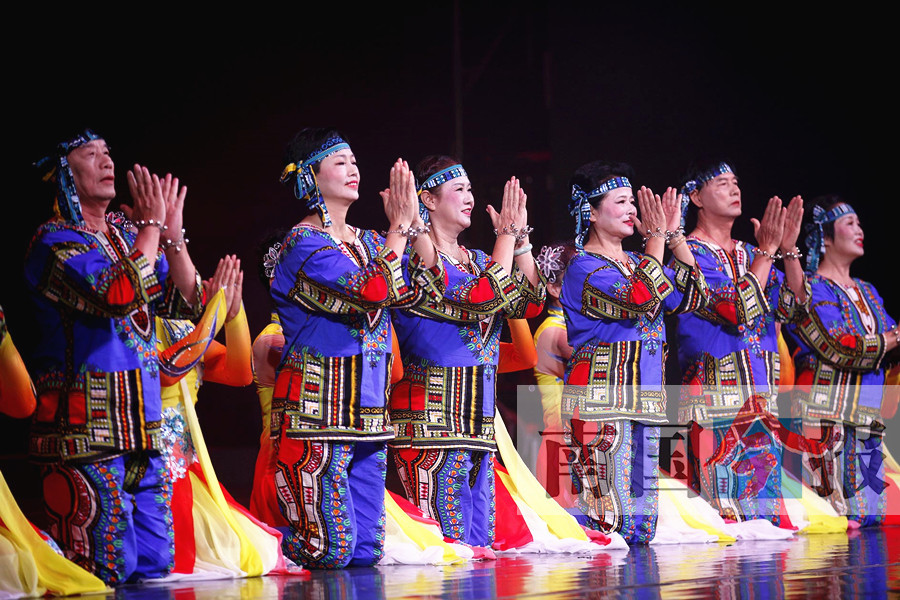 图为北海市军休所表演的舞蹈《中印友谊拍手舞》.记者张存立