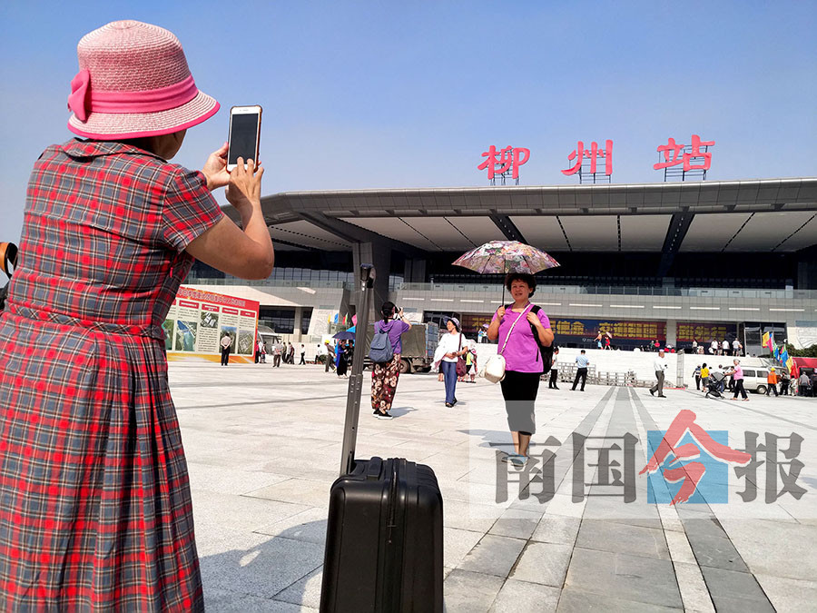 柳州火车站东站房正式启用 东西两侧可同时进站 (1/3)