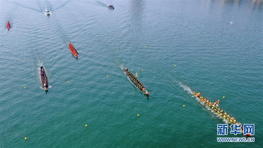 融安:赛龙舟 迎国庆