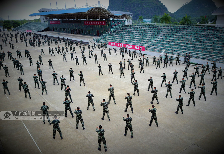 高清00后武警新兵军营练虎气110