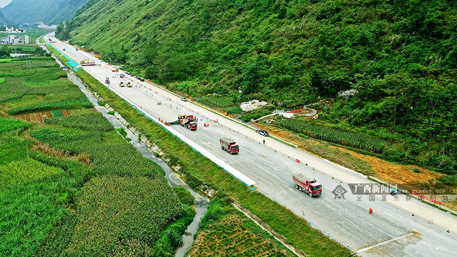 10月30日焦点图:天气晴朗干爽 南宁蓝再次出现-广西新闻图集