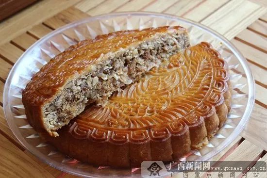 五仁叉烧月饼：中秋佳节的传统与创新