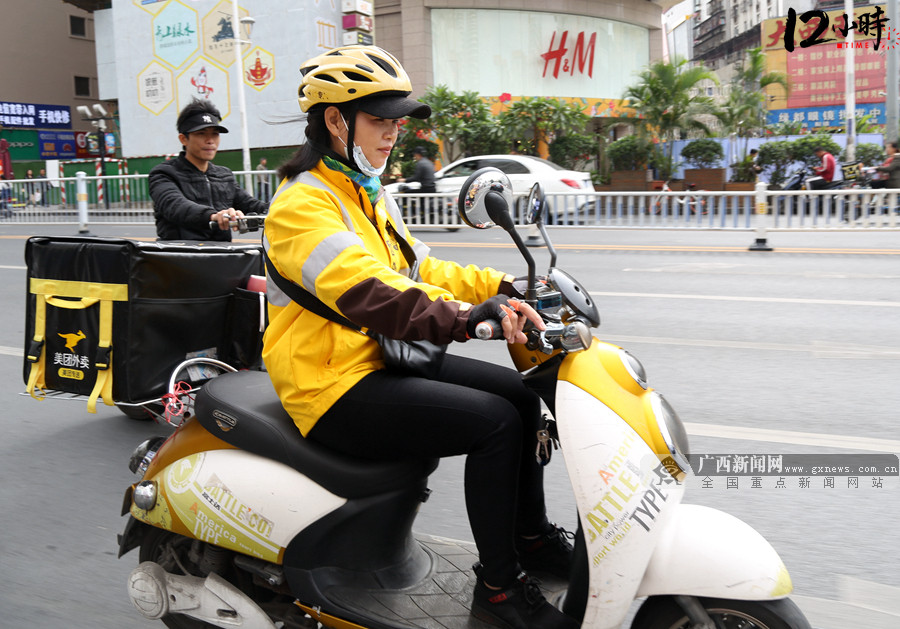 【12小时】外卖女骑手:城市里的一道靓丽风景线(5)