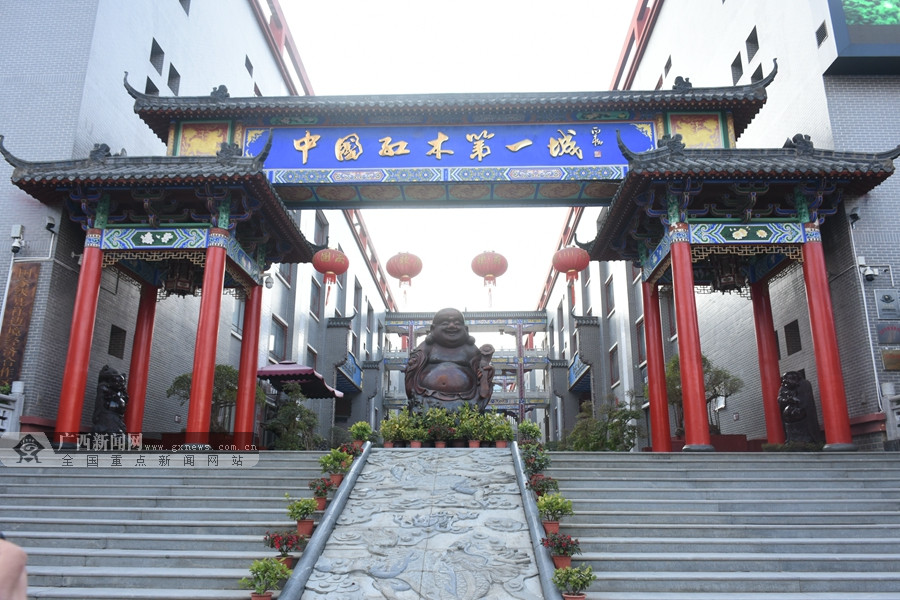 中国红木第一城——凭祥市红木文博城.广西新闻网记者 胡瑞阳 摄