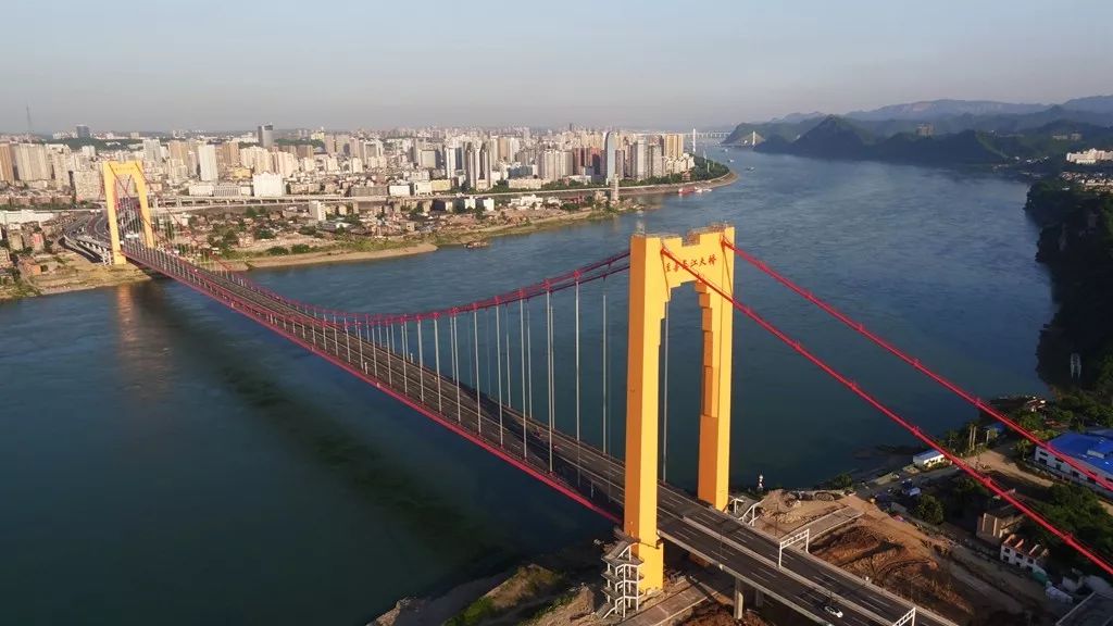 湖南段雪峰山一号隧道   宜昌市庙嘴长江大桥   安徽省六安至岳西至