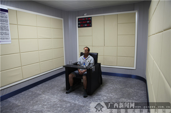 犯罪嫌疑人接受警方审问.融水苗族自治县公安局供图