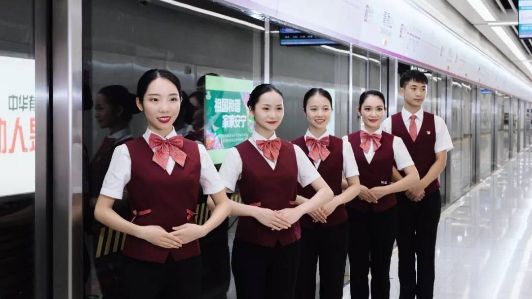 地铁1号线的服务人员.南宁轨道交通集团供图