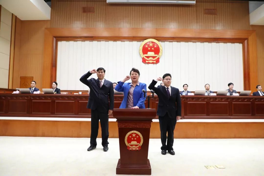 接受 伍国辉因工作需要辞去自治区第十三届人民代表大会常务委员会