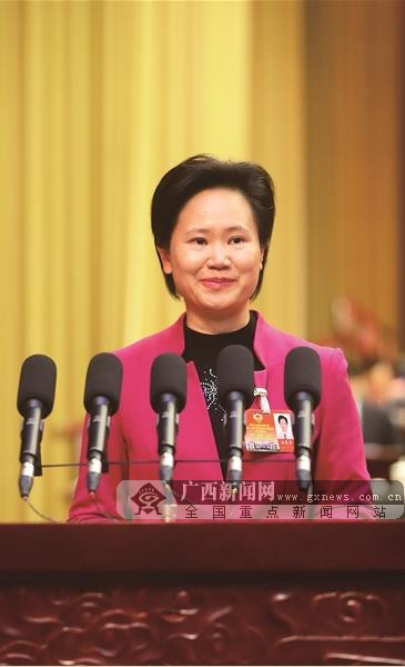 对易地扶贫搬迁进城贫困户扶上马送一程