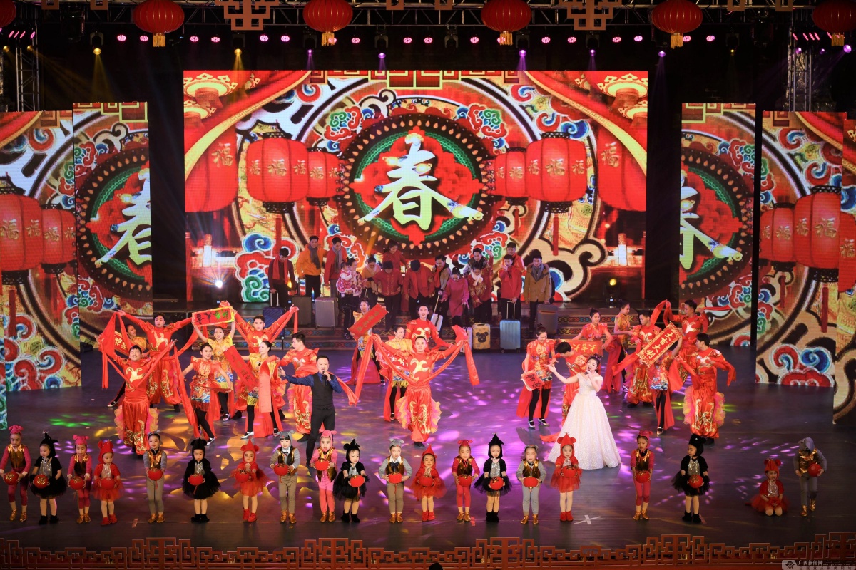 [新春走基层]罗城2020年春节联欢晚会热闹上演 (5/8)