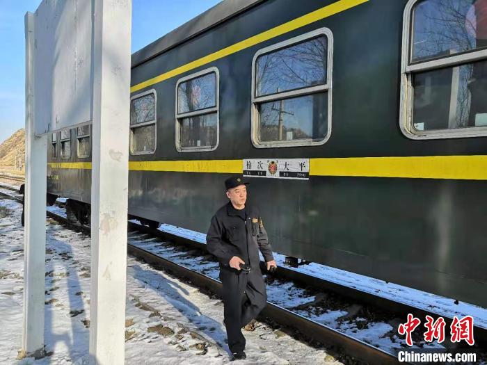 开往太行山的绿皮"年货列车"助村民走上脱贫路